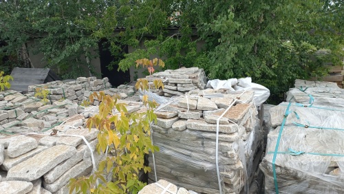 Плитняк галтованный гранитный для ландшафтного дизайна купить в Туле