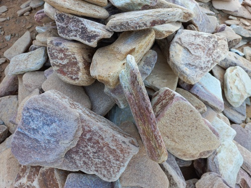 Златолит жёлтый, жёлто-зелёный глыбки и валуны для ланшафтного дизайна купить в Туле