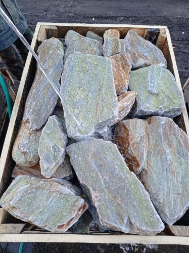 Златолит жёлтый, жёлто-зелёный глыбки и валуны для ланшафтного дизайна купить в Туле