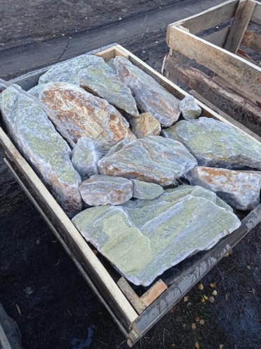 Златолит жёлтый, жёлто-зелёный глыбки и валуны для ланшафтного дизайна купить в Туле