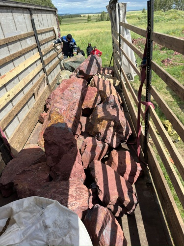 Ландшафтные глыбы красно-фиолетовые 200-1000 килограмм купить в Туле