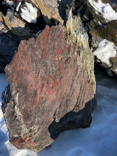 Ландшафтные глыбы красно-фиолетовые 200-1000 килограмм купить в Туле