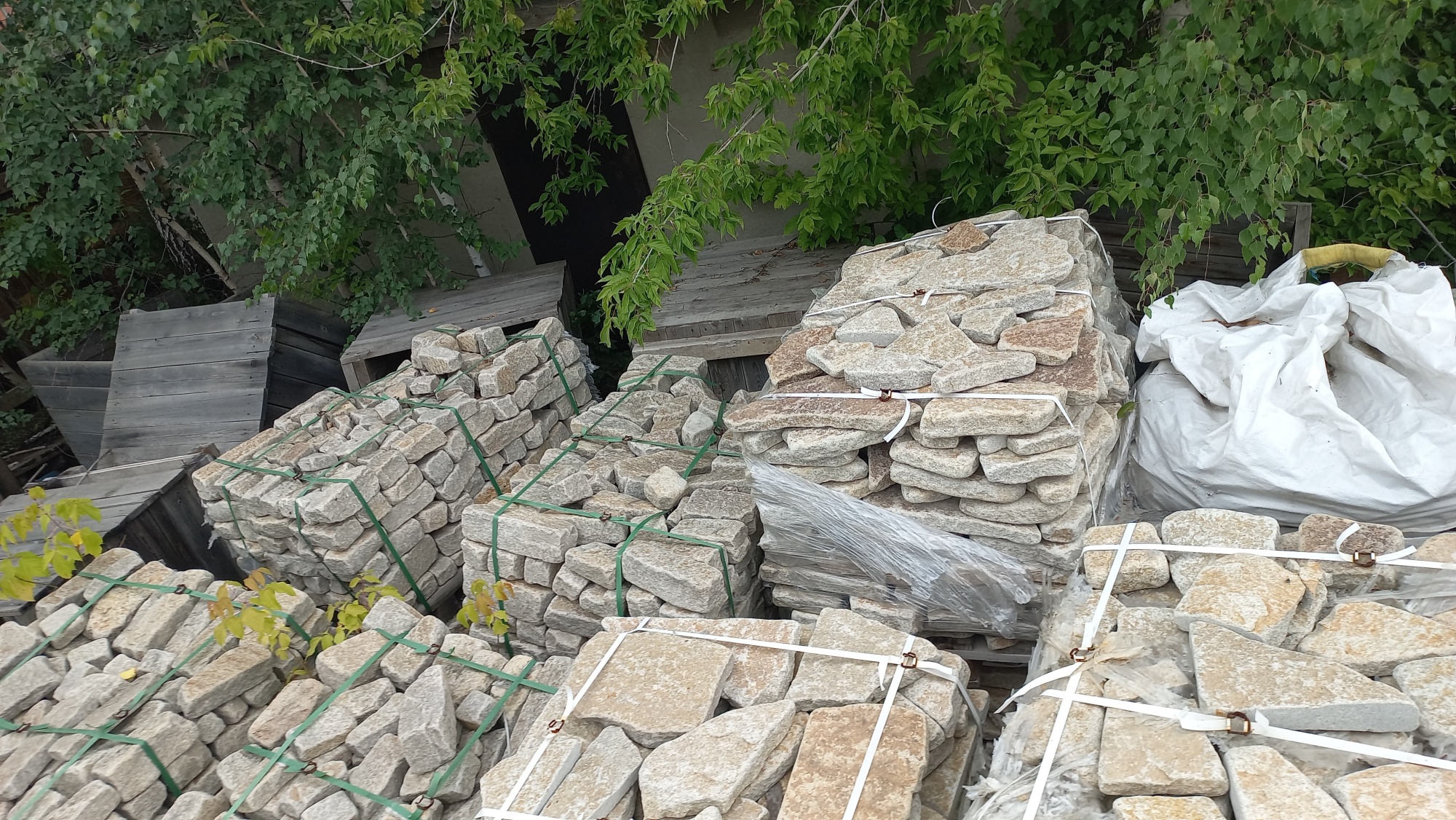 Плитняк гранитный галтованный купить в Туле