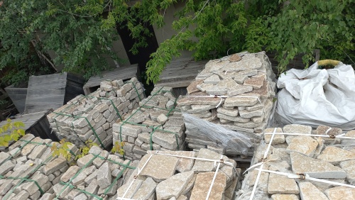 Плитняк гранитный галтованный купить в Туле