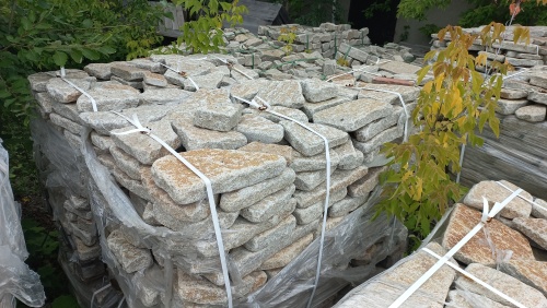 Гранитный плитняк галтованный для мощения купить в Туле