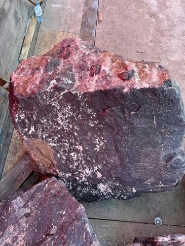 Камни для ландшафтного дизайна красно-фиолетовые 10-60 килограмм купить в Туле