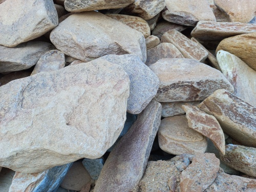 Златолит жёлтый, жёлто-зелёный глыбки и валуны для ланшафтного дизайна купить в Туле