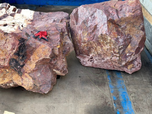 Ландшафтные глыбы красно-фиолетовые 200-1000 килограмм купить в Туле