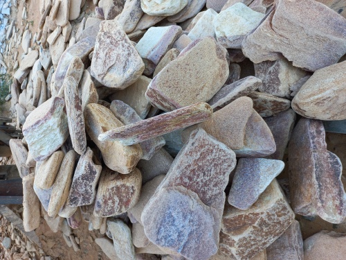 Златолит жёлтый, жёлто-зелёный глыбки и валуны для ланшафтного дизайна купить в Туле