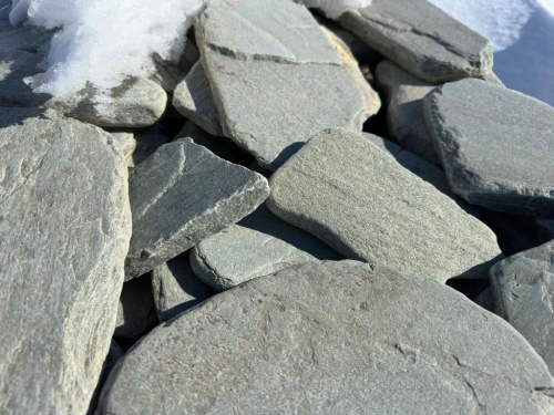 Плитняк златолит зелёный галтованный для цоколя купить в Туле