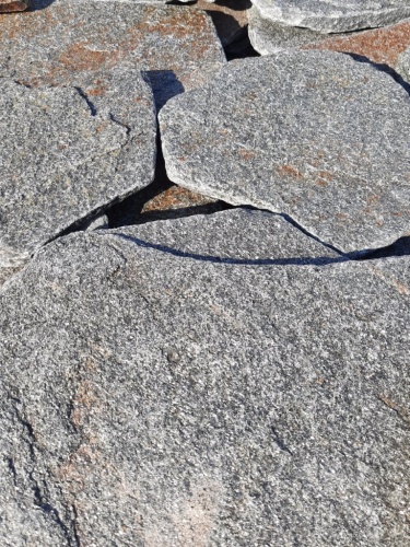 Златолит серебристый галтованный для цоколя купить в Туле